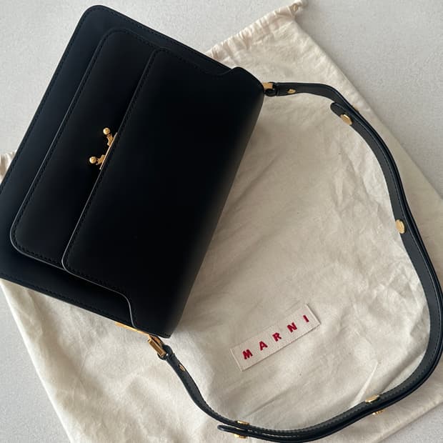 마르니 트렁크백 미디움 블랙 카프 스킨