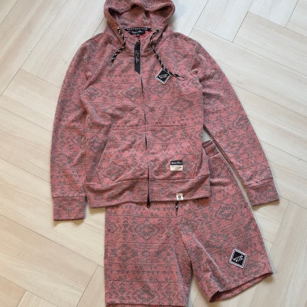 [BITTEN BLUE] pattern sports set-up