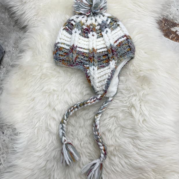 스노우 캔디 이어플랩 방울 비니