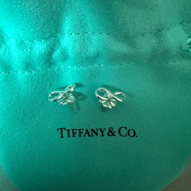티파니앤코 인피니티 귀걸이 새제품 판매