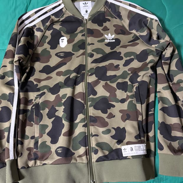 18fw) 아디다스 x 베이프 콜라보 트랙탑 녹계