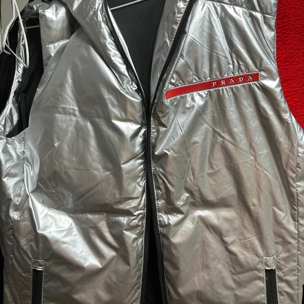 프라다 구스 패딩조끼