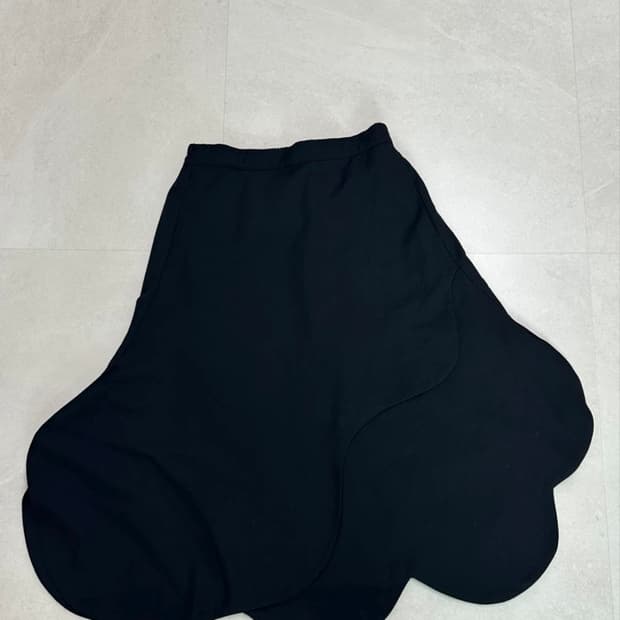패턴토르소 블랙 밴딩 스커트