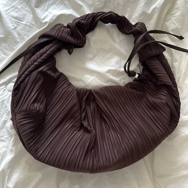 던팩토리 러비츠백 라지 브라운 플리츠백