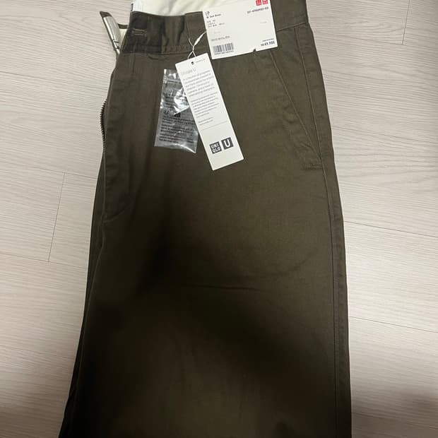 유니클로 와이드핏 치노팬츠 88사이즈