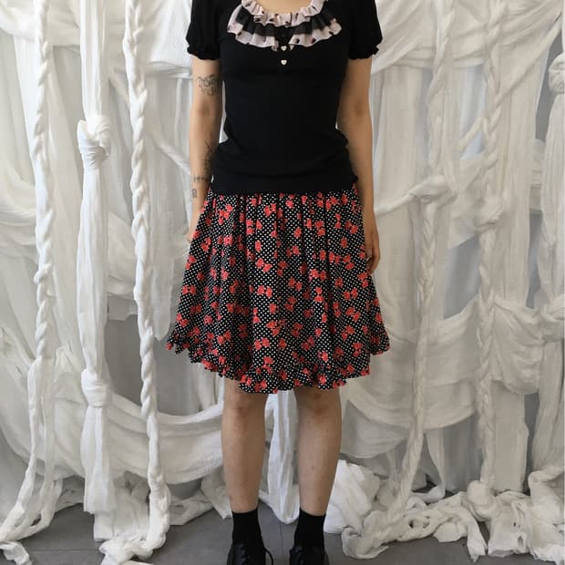 Frill point Henry neck puff top