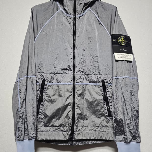 스톤아일랜드 나일론 메탈 와트로-TC 에코닐 재생 나일론 후드 자켓