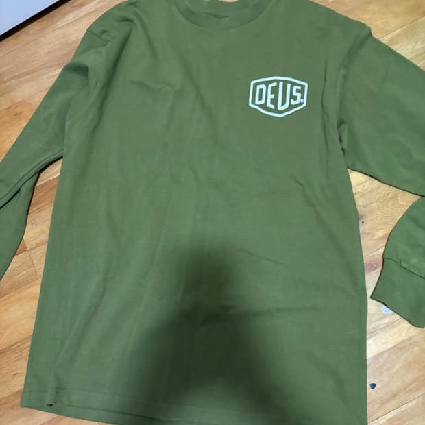데우스 엑스 마키나 삼청 컬리지 티셔츠 로버 그린
