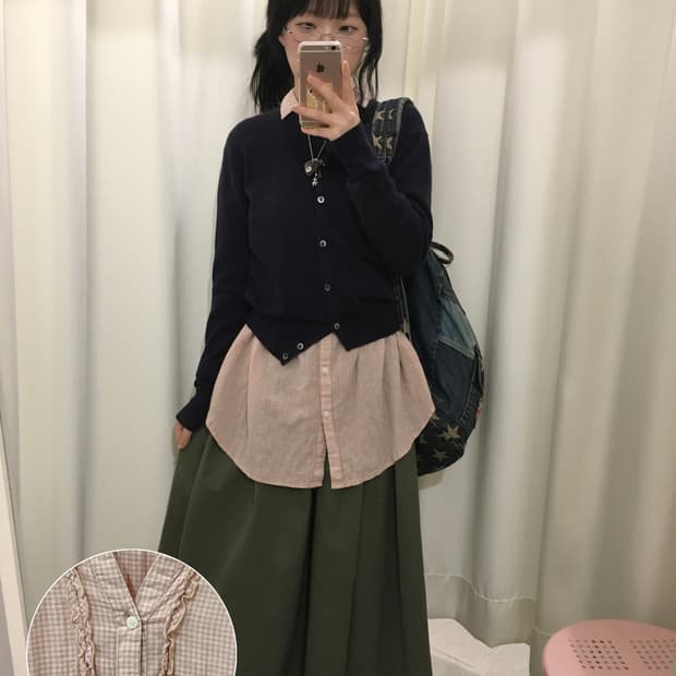 Check v neck lace blouse