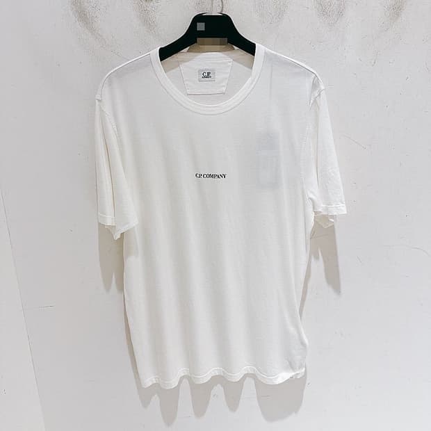 (정품/새상품) 씨피 컴퍼니 남성 화이트 로고 티셔츠