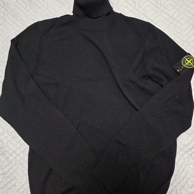 스톤아일랜드 블랙 터틀넥 s사이즈