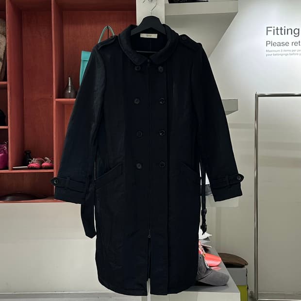 프라다 블랙 더블 브레스티드 트렌치 코트