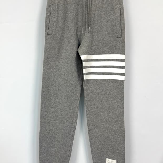 THOM BROWNE 톰브라운 그레이 컬러 사선 완장 트레이닝 조거팬츠 