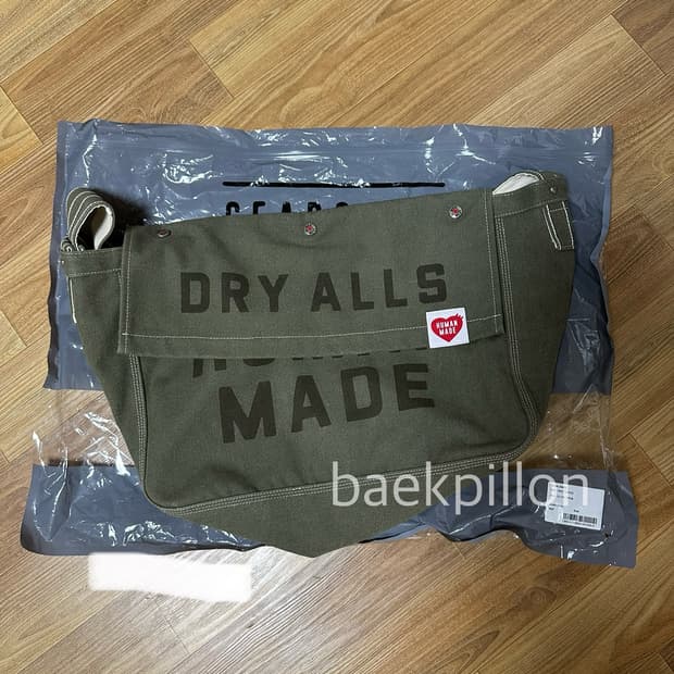 휴먼메이드 메일백 올리브
