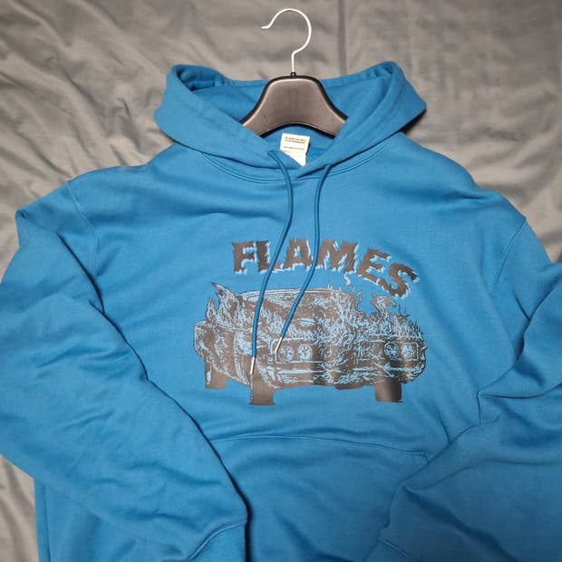 더바이닐하우스 후드티