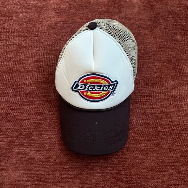 딕키즈 트리 로고 트러커 메쉬 캡 Brown