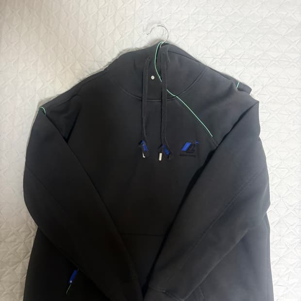 아더에러 자라 콘트라스트 후드티