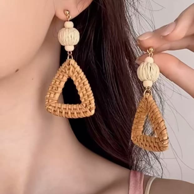 라탄 짜임 삼각 귀걸이