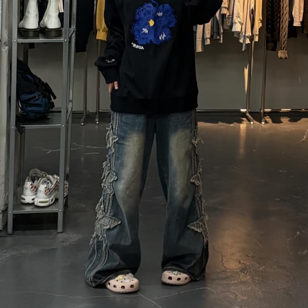 아더에러 블루썸 스웻셔츠 A2959