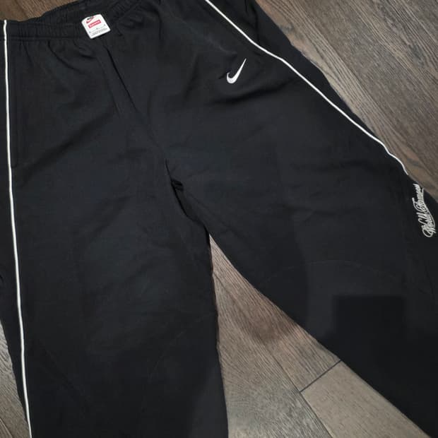 슈프림 나이키 트랙팬츠 m사이즈