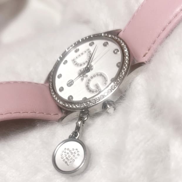 돌채앤가바나 핑크 큐빅 시계💕초초 희귀매물🫶