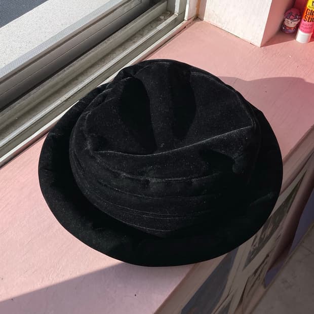 블랙 벨벳 털모자