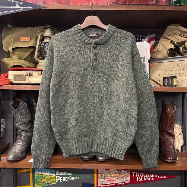 럭키스트라이크 헨리넥 2버튼 보카시 울 스웨터