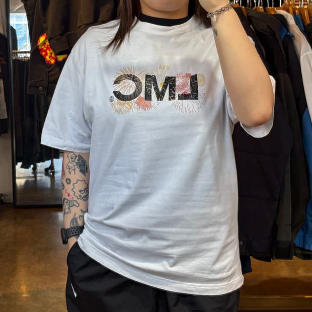 LMC 화이트 프린팅 반팔