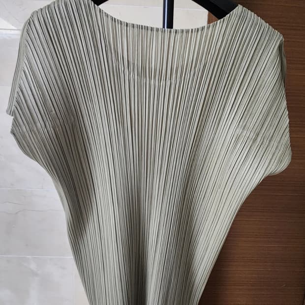 플리츠플리즈 베이지 상의