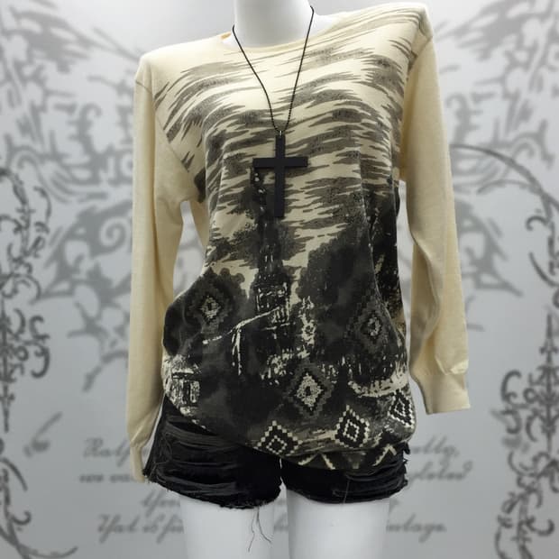 Ethnic pattern knit