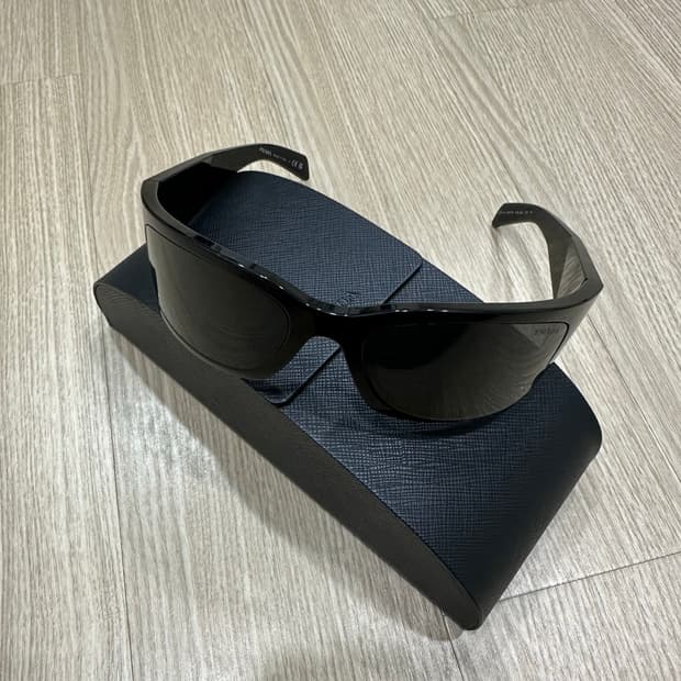 PRAD 칸예 선글라스