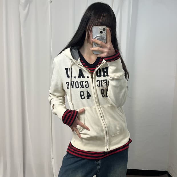 WHO.A.U White Hood Zip-up