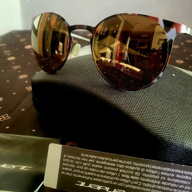 [미사용새상품] INDEPENDENT  티타늄 카모 선글라스