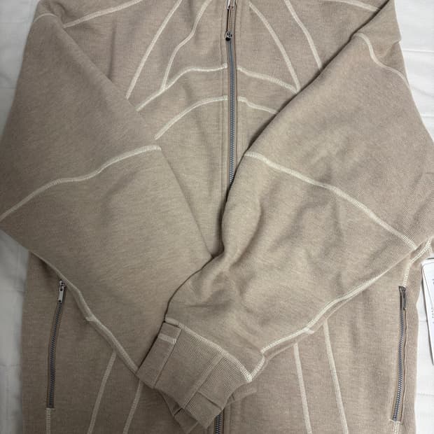 룰루레몬 디파인 오버사이즈드 재킷 브러시드 리브드 8사이즈 판매합니다