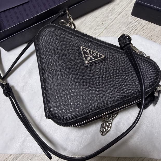 프라다 사피아노 가죽 미니 파우치