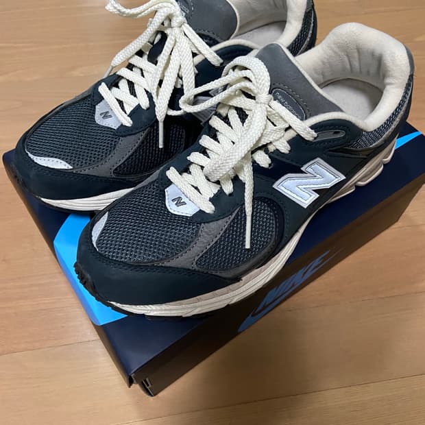 뉴발란스 2002r 프리미엄 빈티지 네이비 265