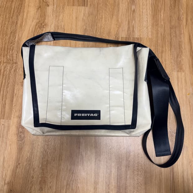 프라이탁 덱스터 화이트