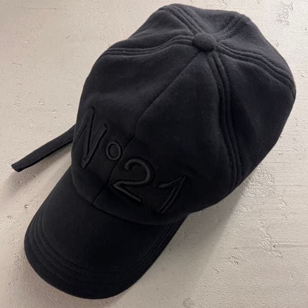 누메로 벤투노 N°21 블랙 볼캡
