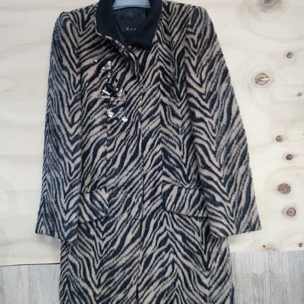 210) 잇미샤 지브라 패턴 알파카코트