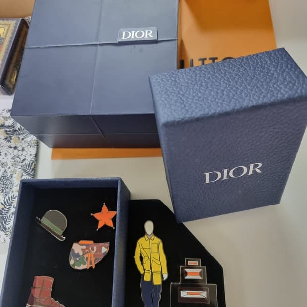 디올 VIP 겨울 브로치 6종 세트