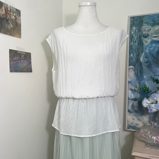 white crease summer back button blouse