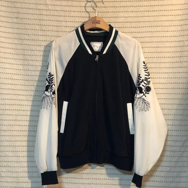 스프링 크로커스 플라워 자수 패턴 블루종 폴리 자켓 스카잔