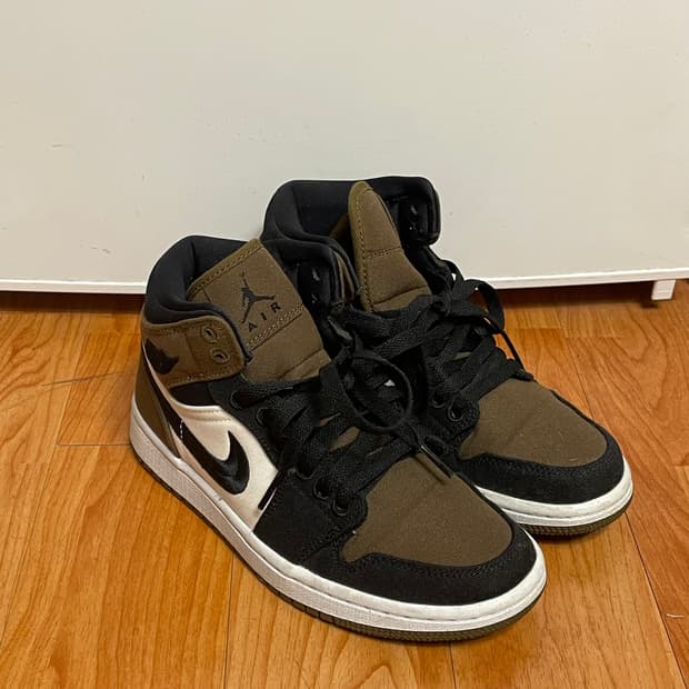 나이키 에어 조던 1 미드 SE (225)