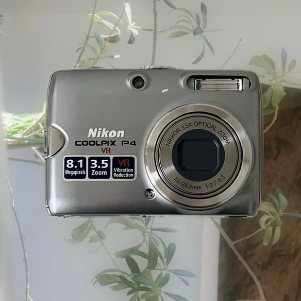 니콘 쿨픽스 P4 / 디지털카메라 빈티지디카