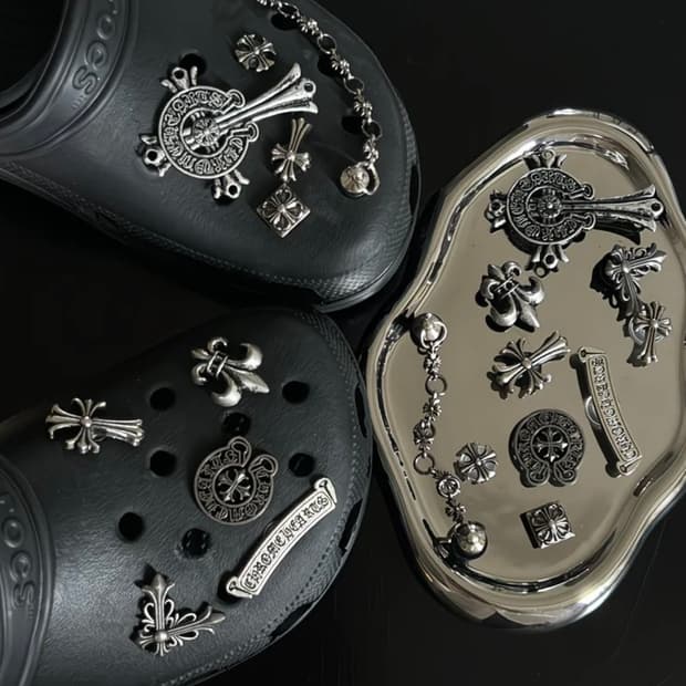 크롬 스타일 크록스 지비츠 팝니다