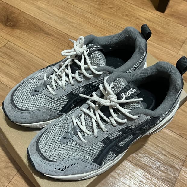 아식스 젤 1090 V2 OYSTER
