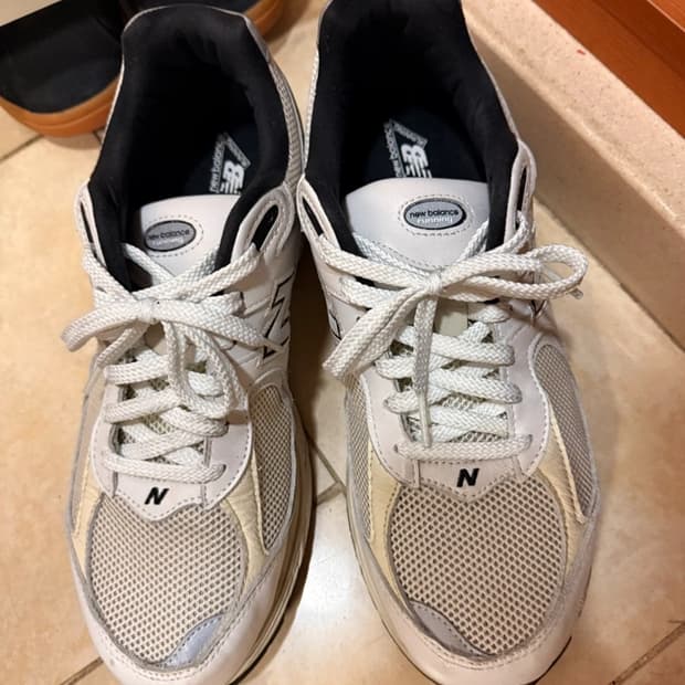 뉴발란스 2002r 300사이즈