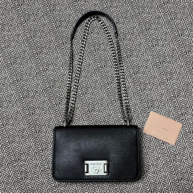 미우미우 체인백