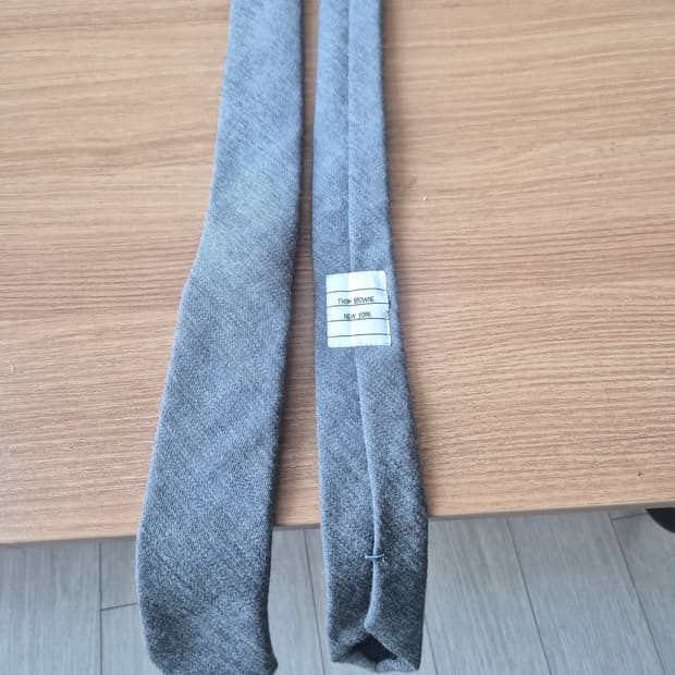 톰브라운 미드그레이