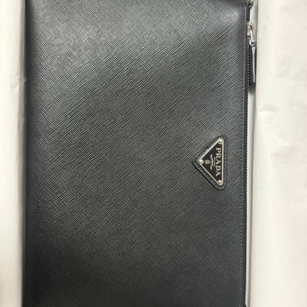 프라다 클러치백